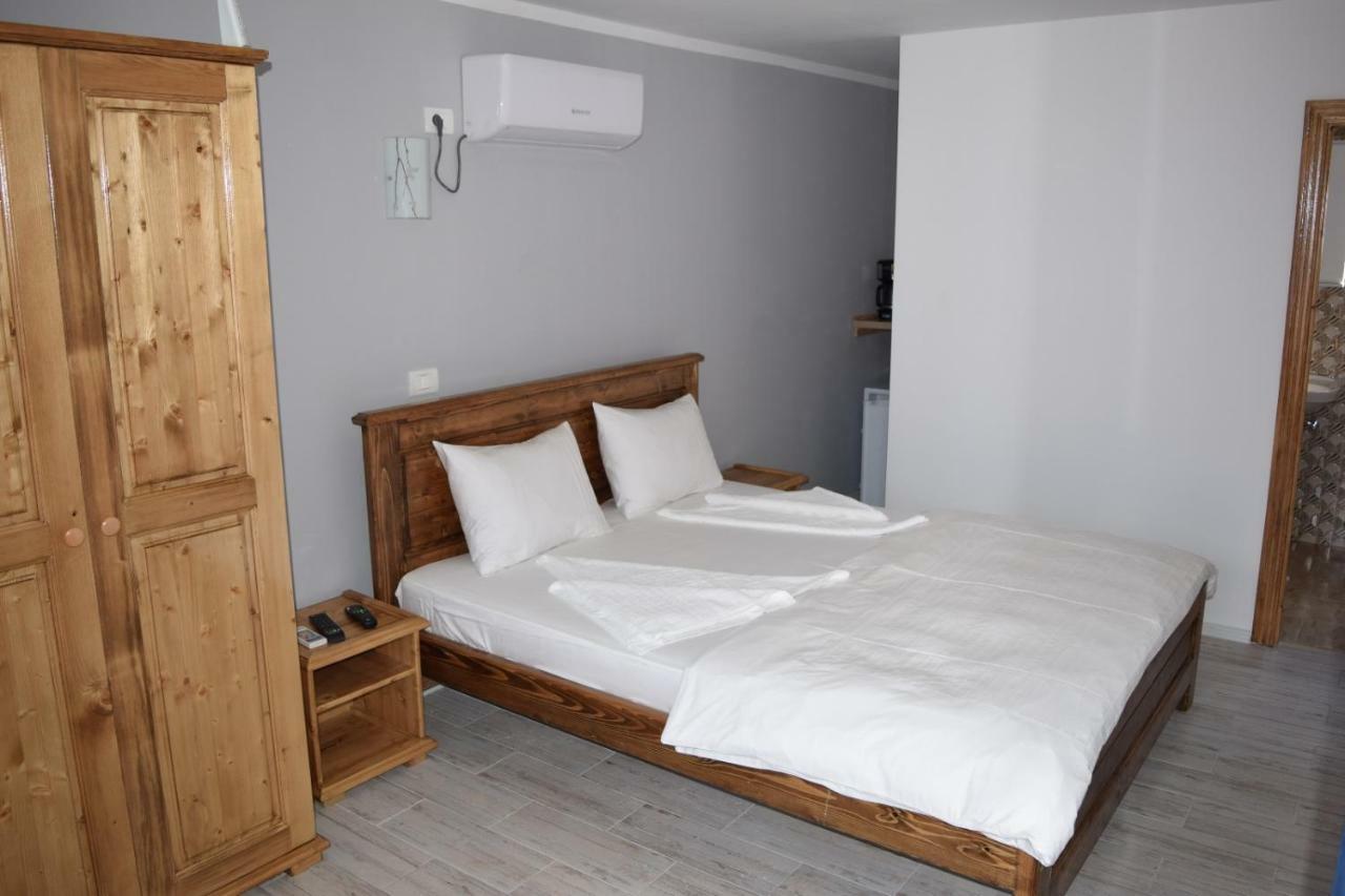 Casa Condrat Hotel สฟึนตูกีออร์เก ภายนอก รูปภาพ